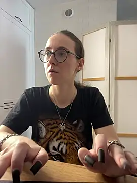 Snapshot of MartiniiSelenna chatting on 06.16.26 MartiniiSelenna online show from 06.16.26