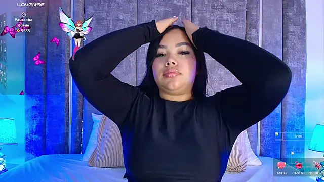 MarianaGarciaa   online show from 11.24.25