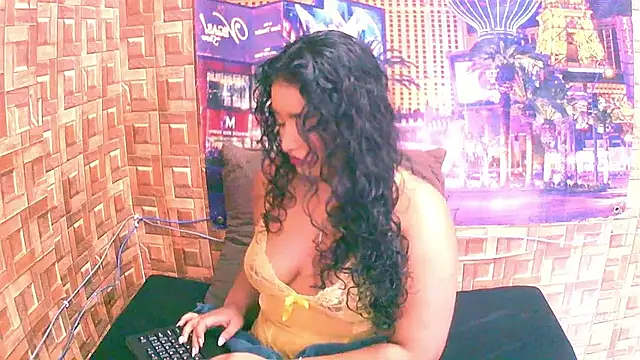 Snapshot of IndianAngel4u chatting on 04.21.26 IndianAngel4u online show from 04.21.26