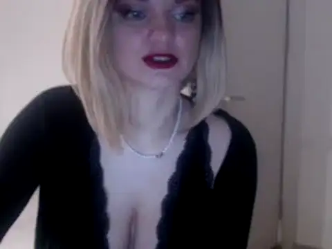 Snapshot of YourSweetJam chatting on 01.22.25 YourSweetJam online show from 01.22.25