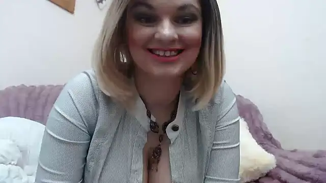 Snapshot of YourSweetJam chatting on 11.17.25 YourSweetJam online show from 11.17.25