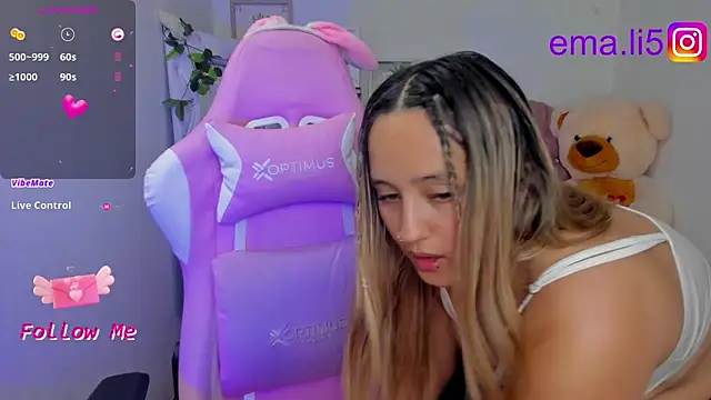 Snapshot of ema_tayy chatting on 03.19.25 ema tayy online show from 03.19.25