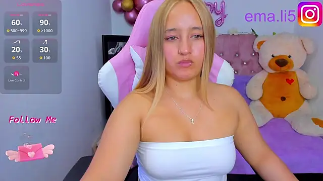 Snapshot of ema_tayy chatting on 10.25.25 ema tayy online show from 10.25.25