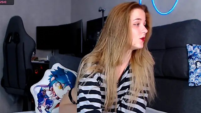 Snapshot of CassidyKiss chatting on 11.05.25 CassidyKiss online show from 11.05.25