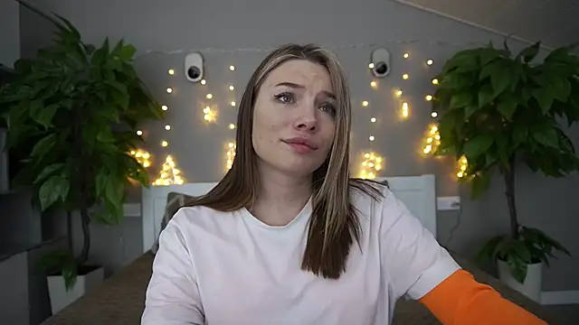 IceDanielles online show from 01.07.25