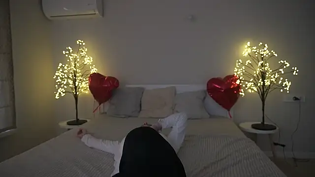 IceDanielles online show from 03.15.25