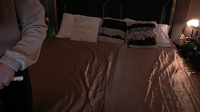 IceDanielles online show from 12.22.25