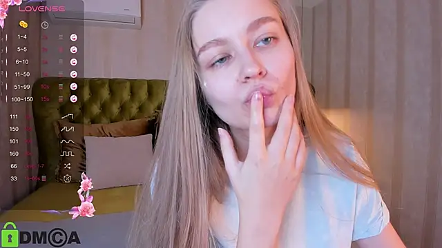 Snapshot of Polumna_cute chatting on 01.01.25 Polumna cute online show from 01.01.25