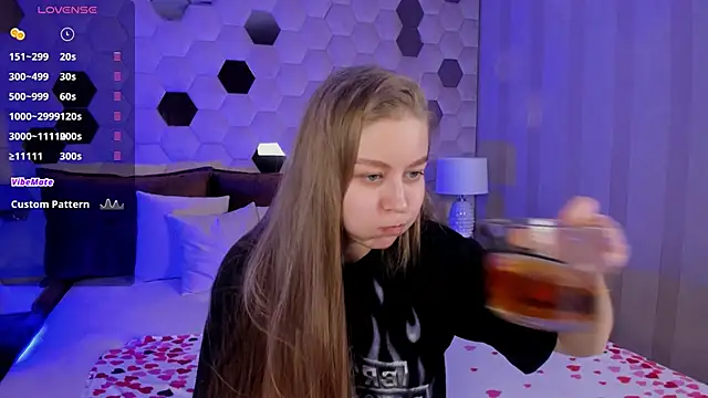 Snapshot of Polumna_cute chatting on 02.23.25 Polumna cute online show from 02.23.25