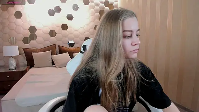 Snapshot of Polumna_cute chatting on 03.13.25 Polumna cute online show from 03.13.25