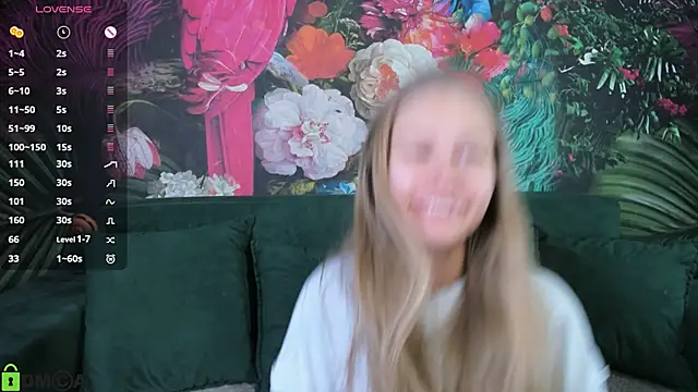 Snapshot of Polumna_cute chatting on 11.14.25 Polumna cute online show from 11.14.25