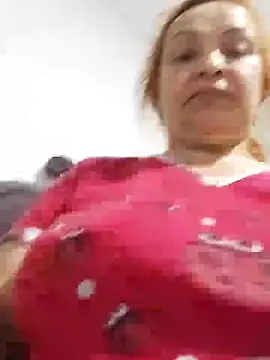 Snapshot of Wife_sexxx chatting on 12.25.24 Wife sexxx online show from 12.25.24