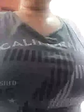 Snapshot of Wife_sexxx chatting on 02.08.25 Wife sexxx online show from 02.08.25