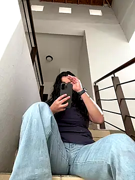 Ales Kitten online show from 12.22.25