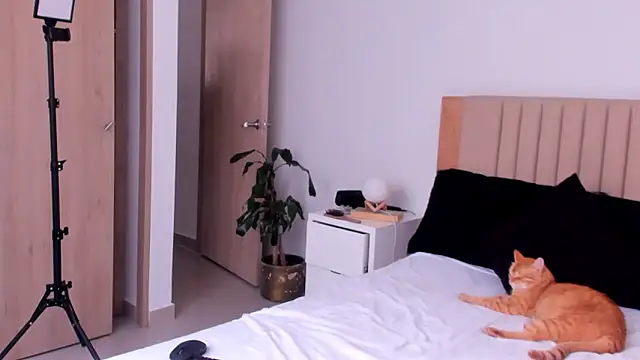 AnaHenao online show from 10.09.25