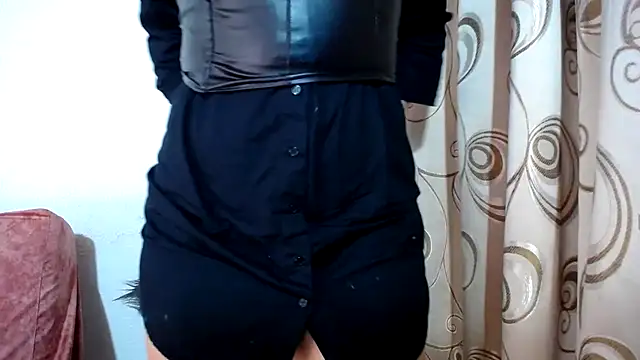 Snapshot of merlinaadams_ chatting on 03.08.25 merlinaadams online show from 03.08.25