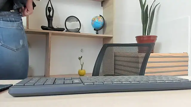 Snapshot of merlinaadams_ chatting on 09.30.25 merlinaadams online show from 09.30.25