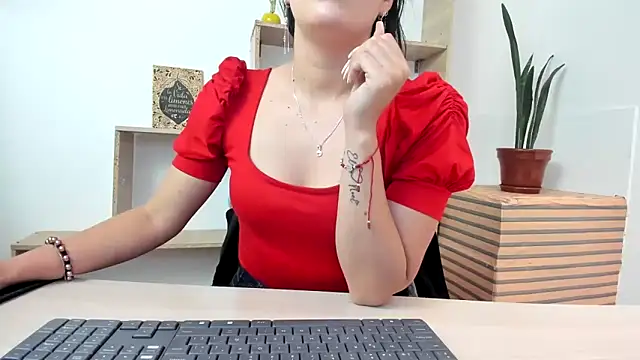 Snapshot of merlinaadams_ chatting on 10.03.25 merlinaadams online show from 10.03.25