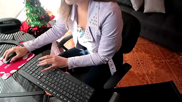 merlinaadams  online show from 12.15.25