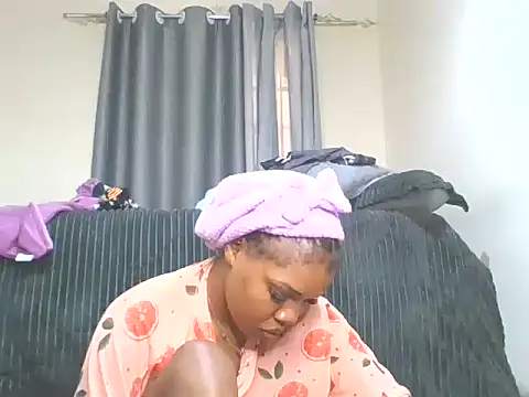 Snapshot of sweet_bigclit chatting on 06.24.26 sweet bigclit online show from 06.24.26