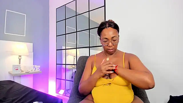 Snapshot of dirtyvictoria chatting on 09.19.25 dirtyvictoria online show from 09.19.25