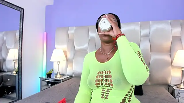 Snapshot of dirtyvictoria chatting on 09.27.25 dirtyvictoria online show from 09.27.25