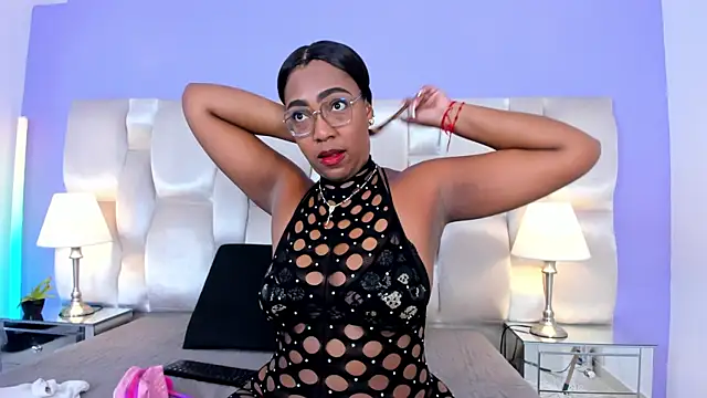 Snapshot of dirtyvictoria chatting on 09.29.25 dirtyvictoria online show from 09.29.25