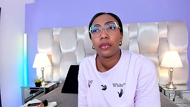 Snapshot of dirtyvictoria chatting on 10.13.25 dirtyvictoria online show from 10.13.25