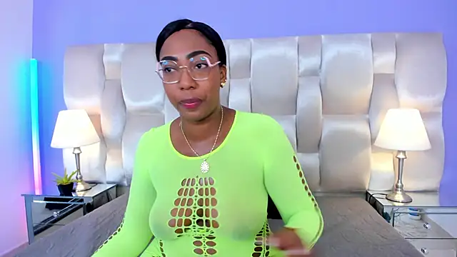 Snapshot of dirtyvictoria chatting on 10.14.25 dirtyvictoria online show from 10.14.25