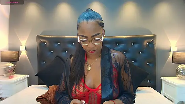 Snapshot of dirtyvictoria chatting on 12.17.25 dirtyvictoria online show from 12.17.25