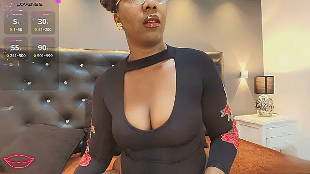 Snapshot of dirtyvictoria chatting on 02.05.26 dirtyvictoria online show from 02.05.26