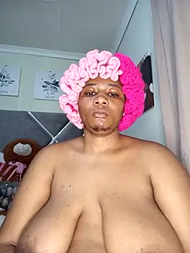 Snapshot of CocoBootyyy chatting on 10.11.25 CocoBootyyy online show from 10.11.25