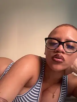 Charlotee  online show from 01.05.25