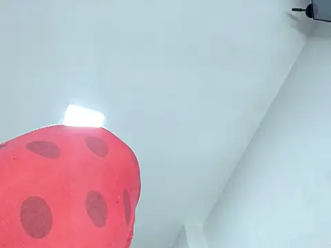 KasandraPhillips online show from 11.23.25