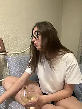 Snapshot of BeatriceTender chatting on 03.13.25 BeatriceTender online show from 03.13.25