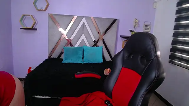 Anabella Thompson online show from 10.16.25