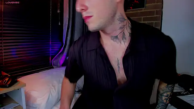 Snapshot of liam_oficial02 chatting on 05.24.26 liam oficial02 online show from 05.24.26