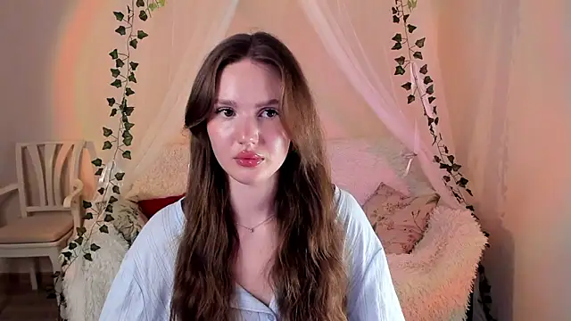 Snapshot of MishkaMe chatting on 11.21.25 MishkaMe online show from 11.21.25