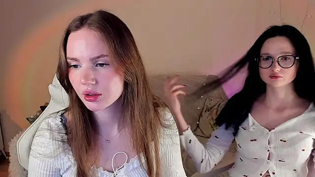 Snapshot of MishkaMe chatting on 12.05.25 MishkaMe online show from 12.05.25