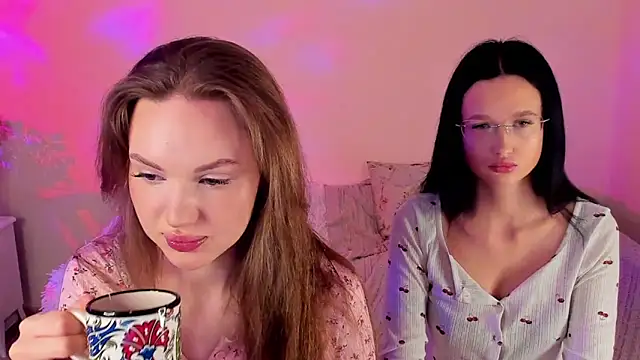 Snapshot of MishkaMe chatting on 03.19.26 MishkaMe online show from 03.19.26