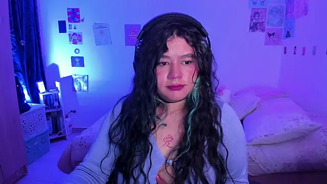 Snapshot of StephaniFox chatting on 12.28.24 StephaniFox online show from 12.28.24