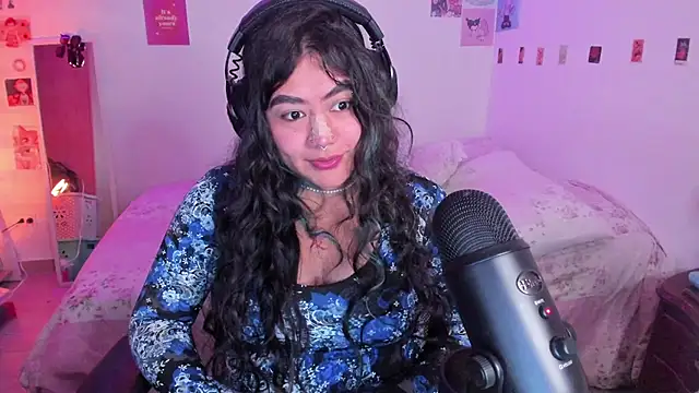 Snapshot of StephaniFox chatting on 01.13.25 StephaniFox online show from 01.13.25