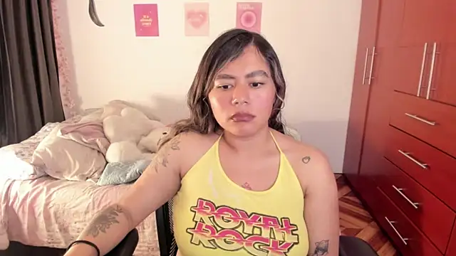 Snapshot of StephaniFox chatting on 11.18.25 StephaniFox online show from 11.18.25