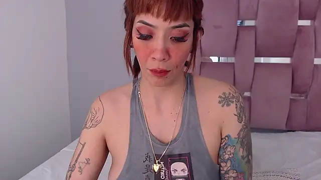 Snapshot of EmiliaKurt chatting on 01.15.25 EmiliaKurt online show from 01.15.25