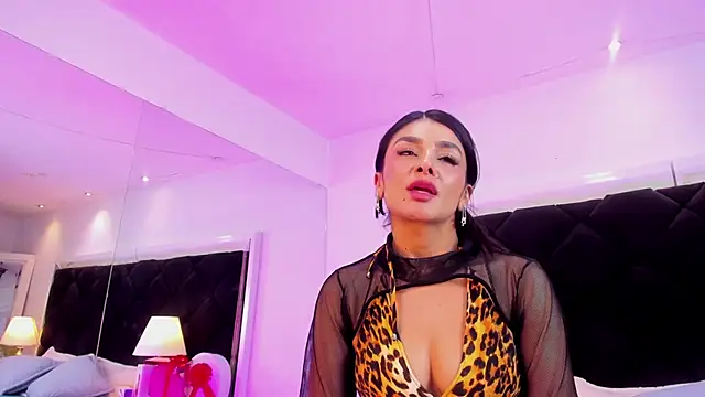 Snapshot of Holly_Brensonexx_ chatting on 02.25.25 Holly Brensonexx online show from 02.25.25