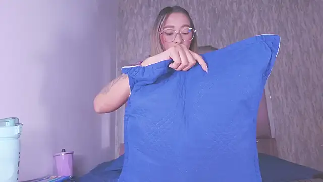 vale ross  online show from 10.16.25