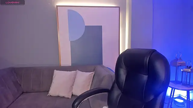 Snapshot of ViolettCastel chatting on 02.04.25 ViolettCastel online show from 02.04.25