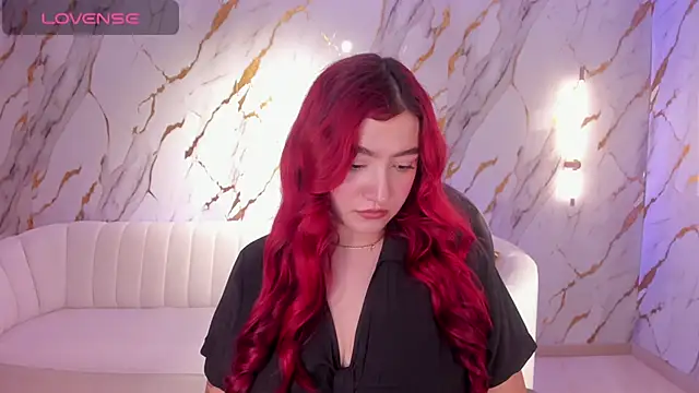 Snapshot of ViolettCastel chatting on 02.15.25 ViolettCastel online show from 02.15.25