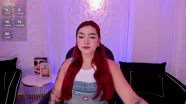 Snapshot of ViolettCastel chatting on 10.16.25 ViolettCastel online show from 10.16.25