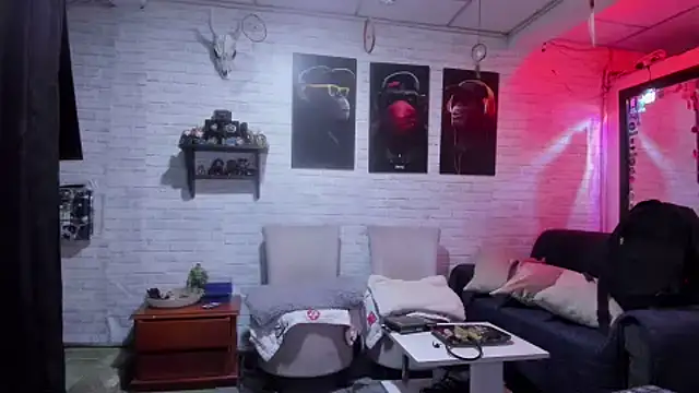 Kimmymadison- online show from 02.19.25